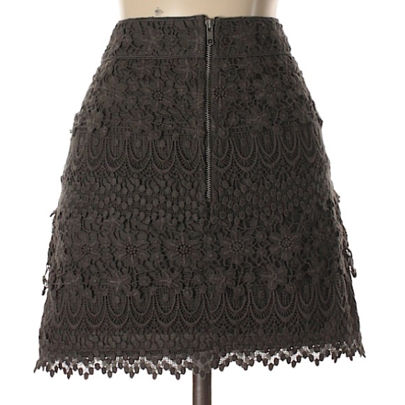 Like New- American Eagle Outfitter Skirt - Picture 2 of 6